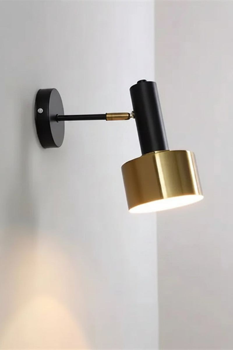 Wall-mounted light fixture 